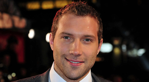 Джай Кортни присоединился к касту боевика «Защищая Джареда» с Джейсоном Момоа