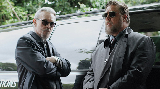 Рассел Кроу с напарником распутывают сложное дело на первом кадре из фильма «Спящие псы»