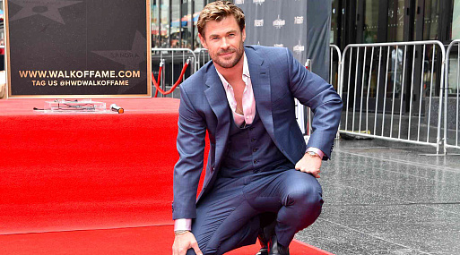 Крис Хемсворт пополнил «Аллею славы» именной звездой