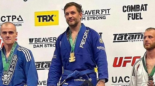 Том Харди завоевал золото на благотворительном турнире по джиу-джитсу