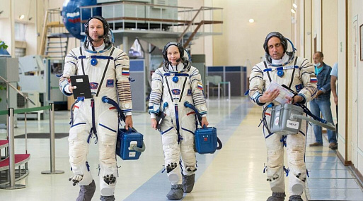 Юлия Пересильд и Клим Шипенко успешно сдали экзамены для полёта в космос для съёмок «Вызова»