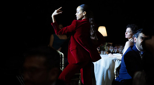 Малиновый неон и латинские ритмы в трейлере мюзикла «Эмилия Перес»