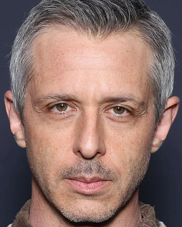 Джереми Стронг