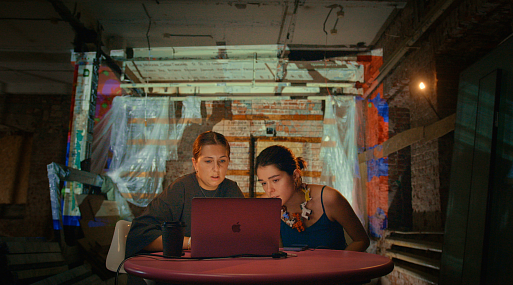 На «Кинопоиске» состоялась премьера сериала о предпринимателях «50/50»