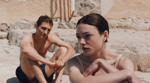 Одно утомительное лето: рецензия на современную адаптацию сенсационного романа 1950-х «Здравствуй, грусть»