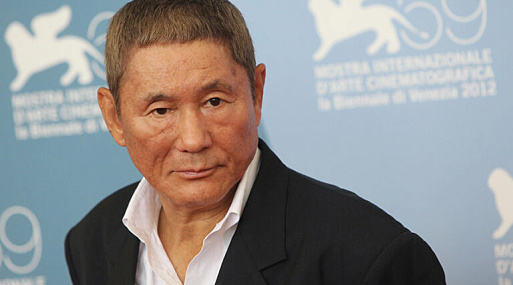 На машину Такеши Китано напал неизвестный с киркой