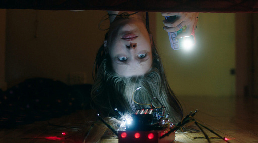 Вселенная посылает знаки неугомонной девице в трейлере фильма «Голова-жестянка»