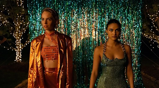 Майя Хоук и Камила Мендес закрывают гештальты в трейлере комедии «Отомсти»