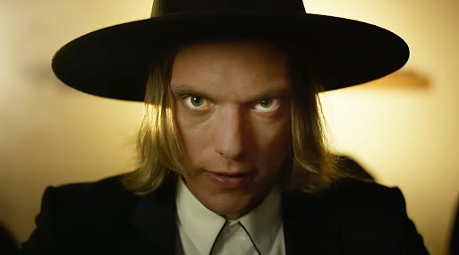 Джейми Кэмпбелл Бауэр погружается во тьму в тизере «Колдовской доски»