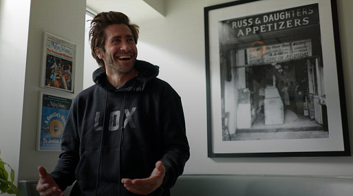 Джейк Джилленхол выпустил худи с надписью «LOX»