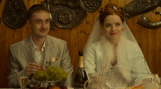 Смотрим новогодний ролик от создателей «Аутсорса» с Иваном Янковским