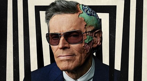 Уиллем Дефо обнажает череп на свежем кадре сиквела «Битлджуса»