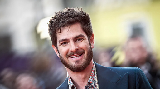 Появился новый постер фильма «Вверх по волшебному дереву» с Эндрю Гарфилдом