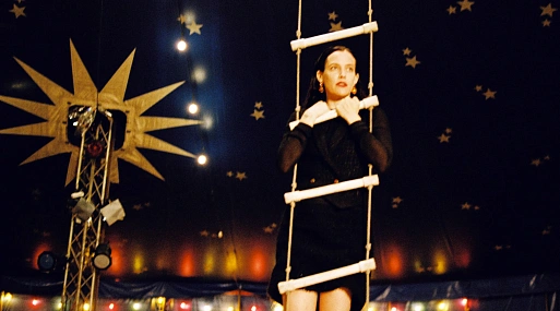 Райли Кио на первом кадре фильма «Не от мира сего» о переговорах России и США