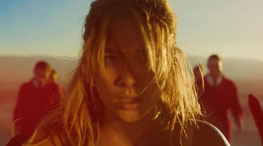 Фильм Оливии Уайлд «Не волнуйся, солнышко» получил «взрослый» рейтинг