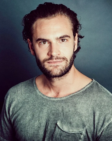 Том Бейтман