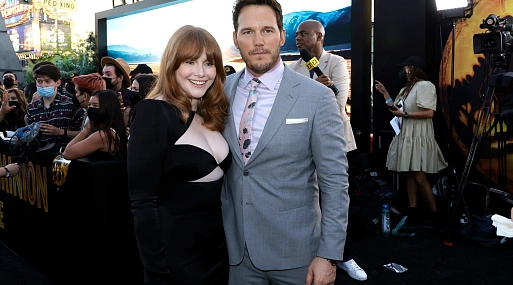 Крис Пратт боролся за равные гонорары для себя и Брайс Даллас Ховард за «Мир Юрского периода»