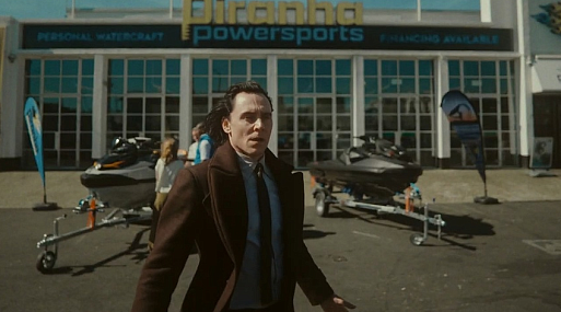 Том Хиддлстон играется со временем в трейлере второго сезона «Локи»