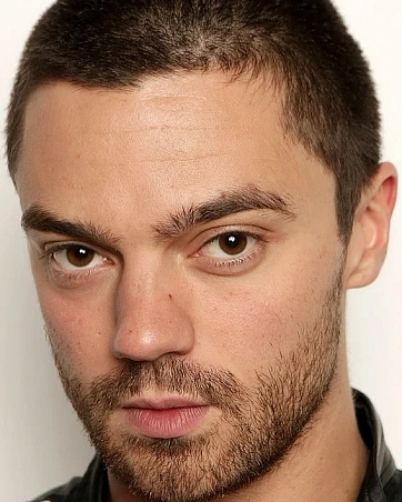 Доминик Купер