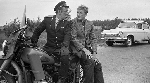 Про картину «Берегись автомобиля»: «юродивый занимается перераспределением собственности»