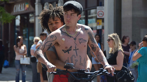 Барри Кеоган в дублированном трейлере драмы «Птица»