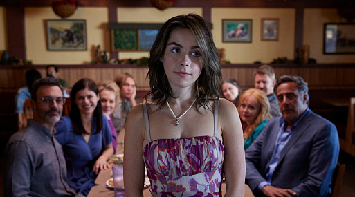 Кирнан Шипка присматривает за нейроотличными родителями в трейлере «Дикого цветка»