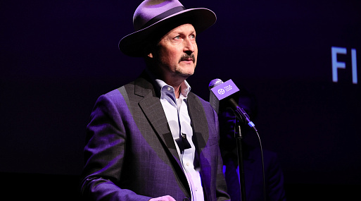 Вслед за Киану Ривзом сериал «Дьявол в белом городе» покинул Тодд Филд