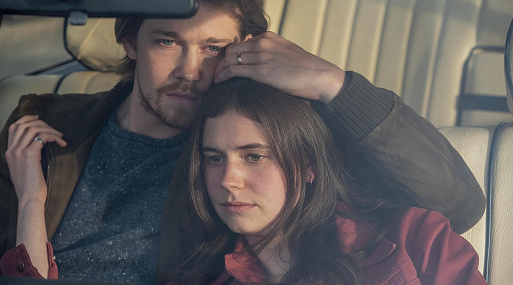 Появились первые кадры из сериала по роману Салли Руни «Разговоры с друзьями»