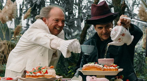 Загадочный мир ждёт: смотрим новый трейлер мюзикла «Алиса в Стране Чудес»