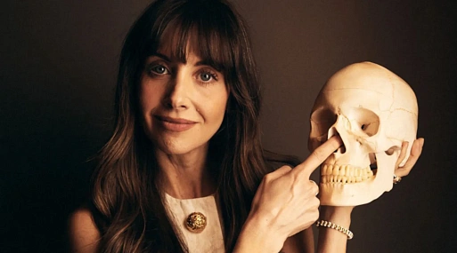 Элисон Бри дебютирует в режиссуре с «весёлым, женским» хоррором