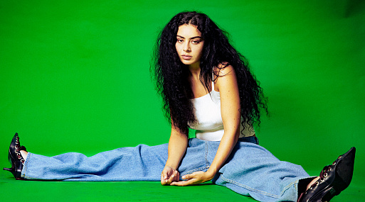 Charli xcx сыграет с Леонардо ДиКаприо в следующем фильме Мартина Скорсезе