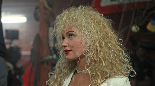 Кристина Асмус пускается во все тяжкие в тизере «Райцентра»