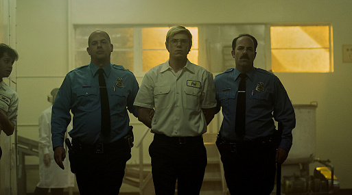 Мини-сериал Netflix о Джеффри Дамере стал новым хитом стриминга по часам просмотра