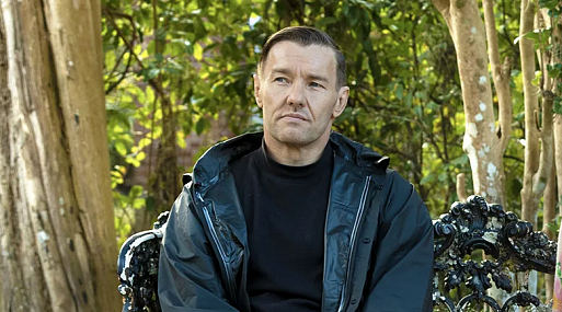 Джоэл Эдгертон бежит от прошлого в трейлере фильма «Тихий садовник»