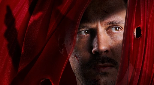 Главные герои на новых постерах детективного экшена «Красный шёлк»