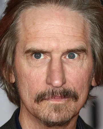 Рэй Маккиннон