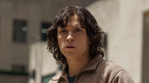 Эмма Стоун у Йоргоса Лантимоса, Том Холланд на Apple TV+: что случилось на прошлой неделе