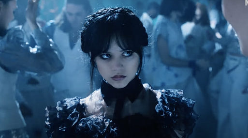 Дженна Ортега показывает танец умирающего лебедя во фрагменте «Уэнздей»