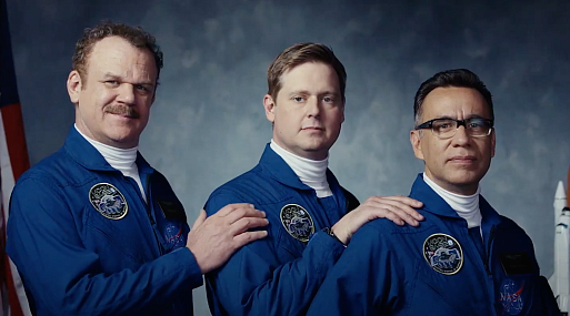 5 главных промо недели: комедия об астронавтах-неудачниках, мистический триллер о чудаковатом отчиме, сериал Netflix об аристократах