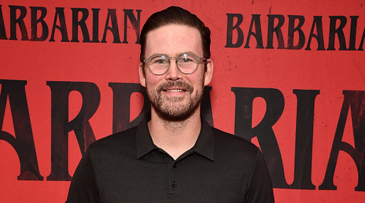 Режиссёр «Варвара» Зак Креггер спродюсирует триллер «Компаньон» для New Line Cinema