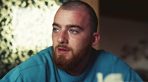 Актёр Ангус Клауд работал официантом до «Эйфории»