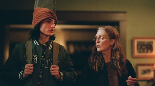 Финн Вулфхард уживается с Джулианной Мур в трейлере режиссёрского дебюта Джесси Айзенберга