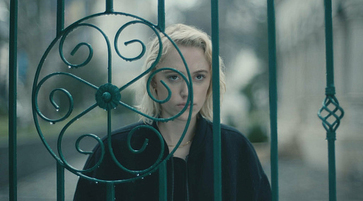 Майка Монро оказывается под пристальным взглядом в трейлере триллера «Наблюдающий»