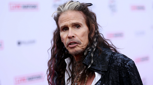 Стивена Тайлера из Aerosmith обвинили в насилии над несовершеннолетней