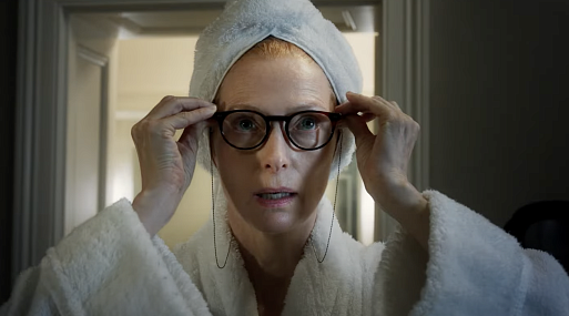 Тильда Суинтон пробуждает Идриса Эльбу в промо «Трёх тысяч лет желаний»