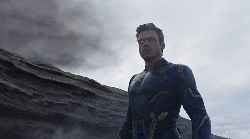 «Вечные» Хлои Чжао: бесконечная история обыкновенных сверхлюдей