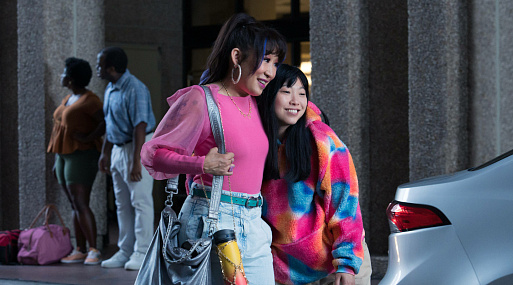 Появился дебютный трейлер комедии «Quiz Lady» с Сандрой О и Аквафиной