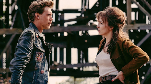 Остин Батлер и Джоди Комер обмениваются взглядами на новом кадре «Байкеров»