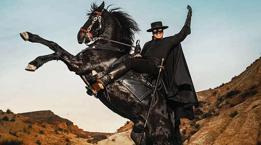 Жан Дюжарден предстал в образе Зорро из нового сериала