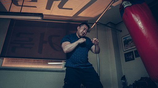 Ма Дон-сок в трейлере корейского хоррора «Святая ночь. Охотники на демонов»